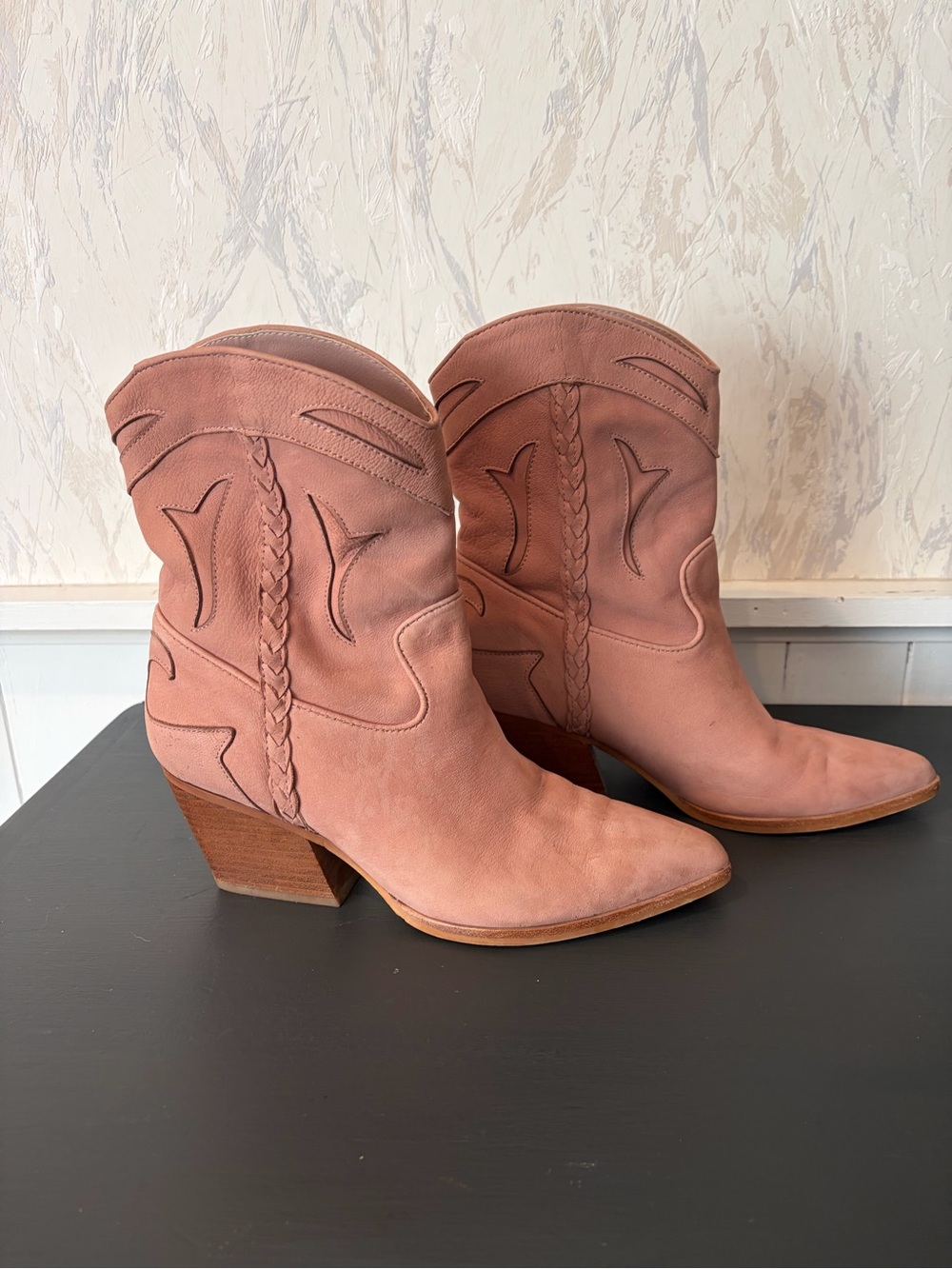 Dolce Vita Loral Western Boots in a dusty pink nubuck leather Sz 8